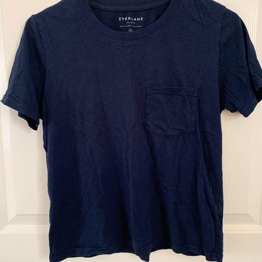 Everlane, cropped, dark blue t-shirt. Size XS